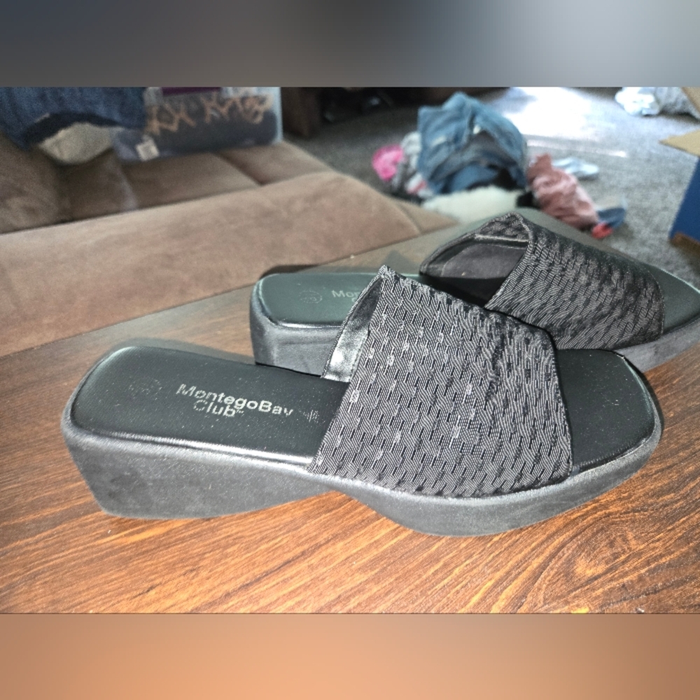 Sandals - Picture 2 of 3